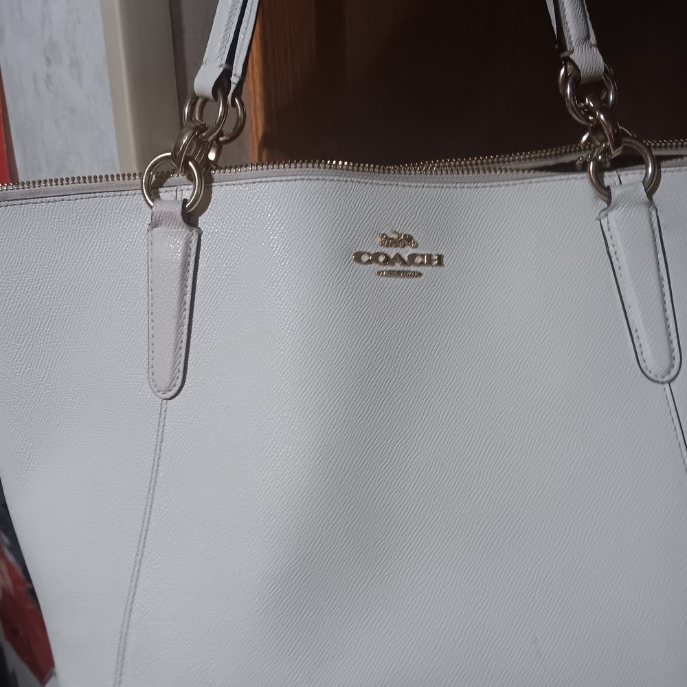 Coach White Leather Tote with Structured Design